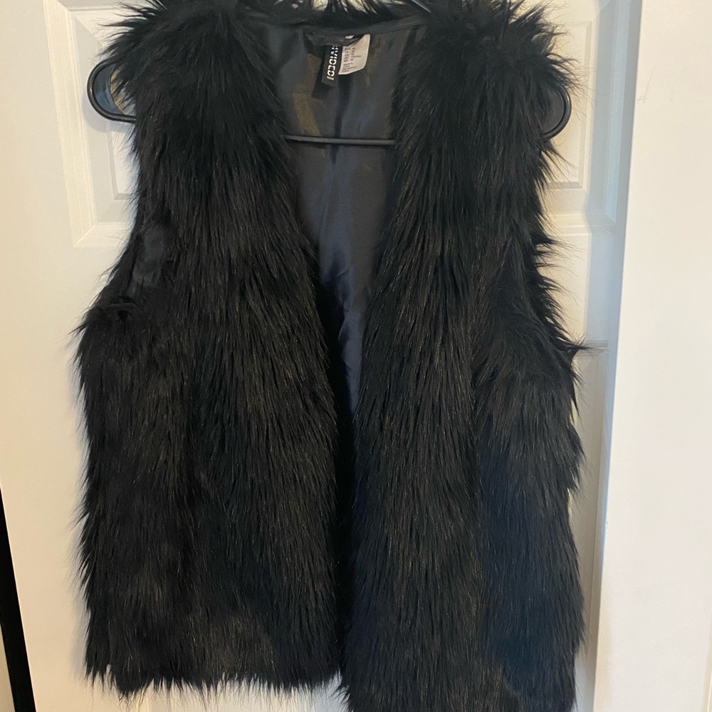 Divided H&M faux fur vest